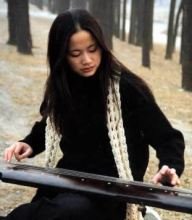 桃园县古琴演奏家（巫娜）的演奏特点与风格